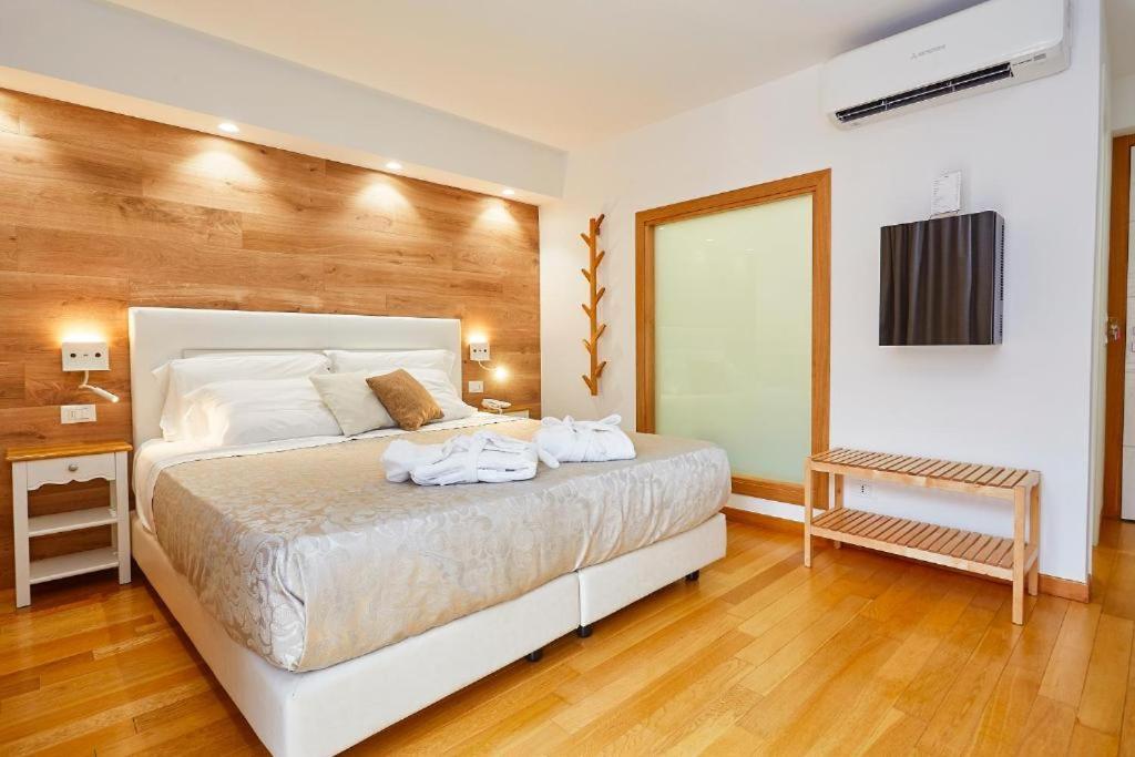 סקופלו Hotel La Tavernetta מראה חיצוני תמונה